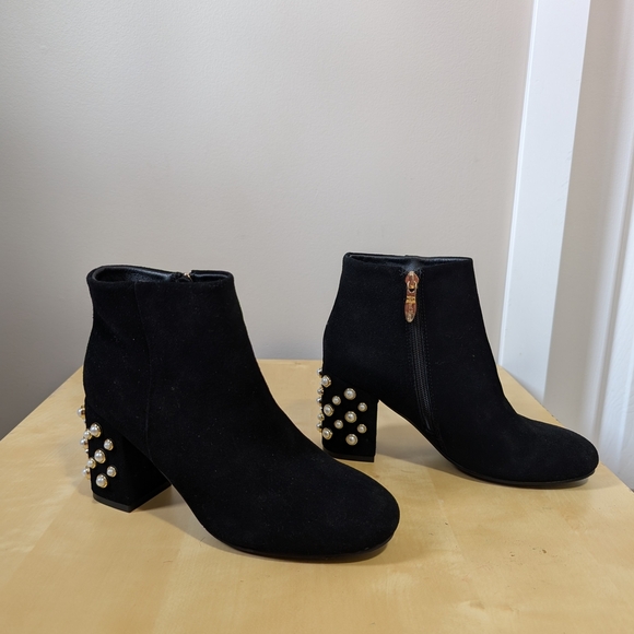 Aqua Diva Black Ankle Boots with Gold Zipper and Pearl  Studded Heel 7.5 - Picture 1 of 10